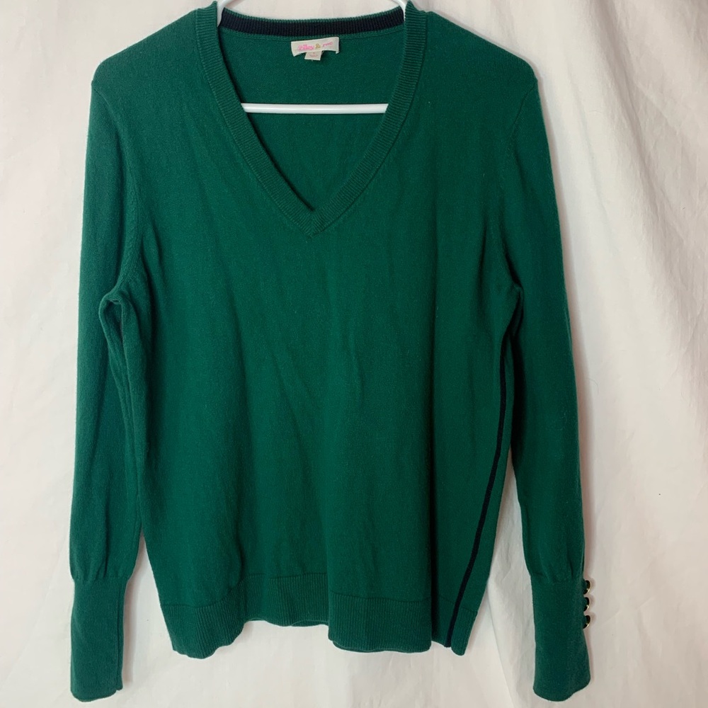 Riley & Rae Vneck sweater sizeL long sleeve, stripe details, 3 cuff buttons